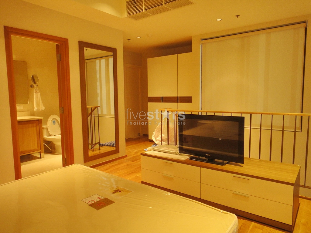 1 bedroom duplex condo for rent close to BTS Prompong Station, photo 8