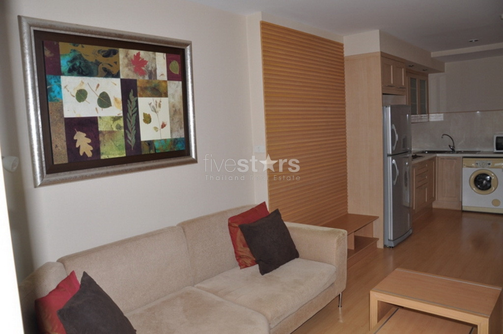2 bedroom condo for rent close to BTS Ekamai Station, photo 2