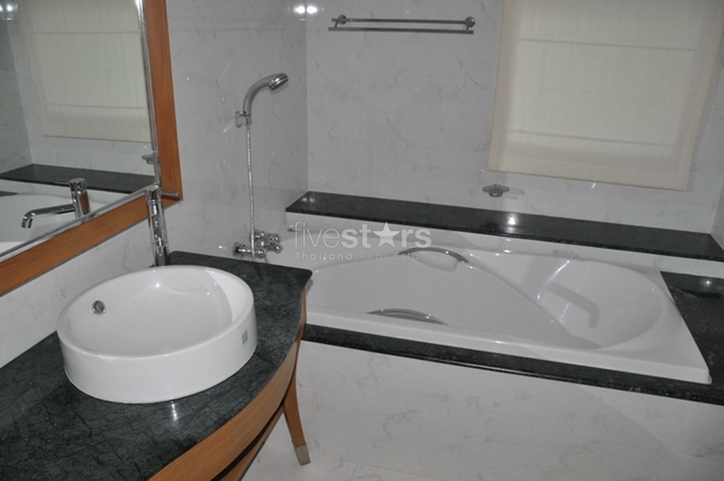 2 bedroom condo for rent close to BTS Ekamai Station, photo 8