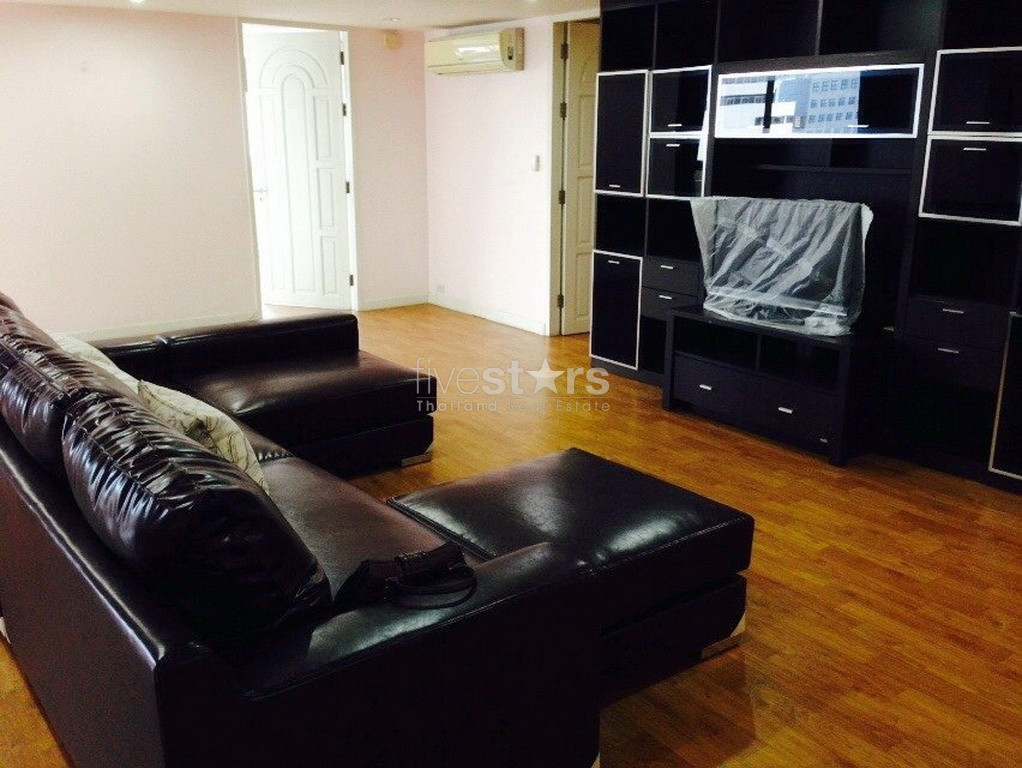 4 bedroom nice condo for rent in Ekamai area