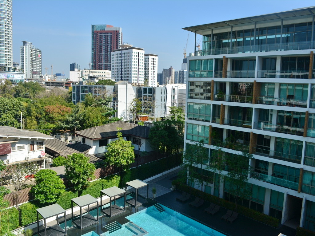 3-bedroom condo within a cozy development, photo 2