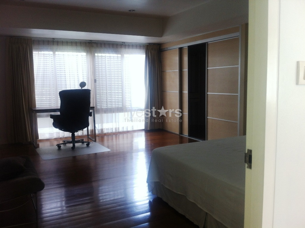 Maison de 4 chambres dans un complexe sécurisé à seulement quelques minutes à pied du BTS Phrompong., photo 9