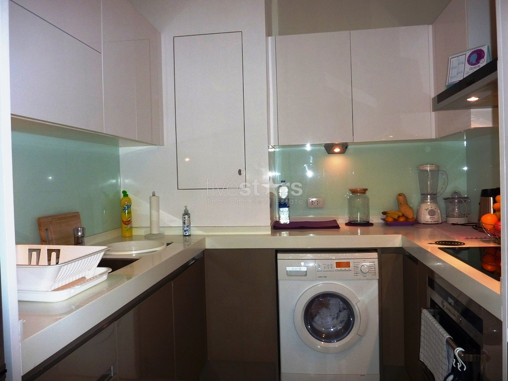Elegant 2 Bedroom for Rent at  Langsuan, photo 2