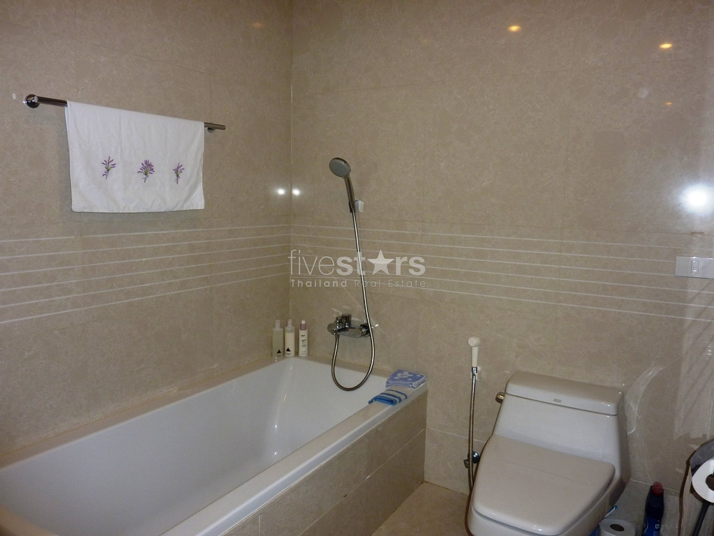 Elegant 2 Bedroom for Rent at  Langsuan, photo 6