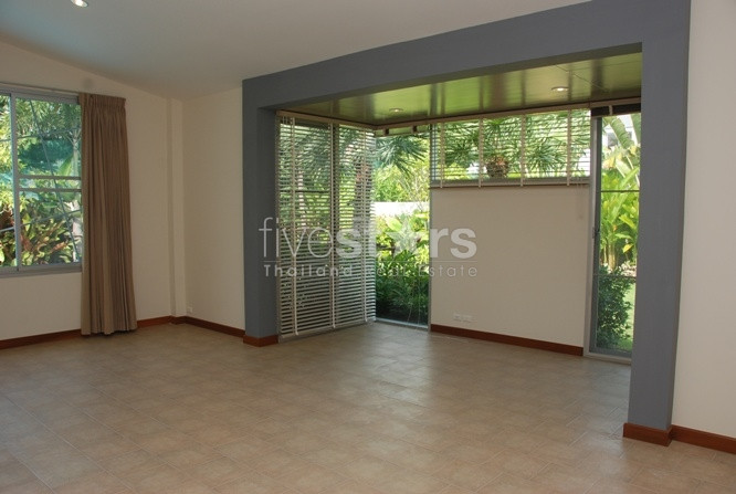 Maison 3 chambres avec piscine à louer proche de l'autoroute Rama 9 et Petchburi/Thonglor, photo 12