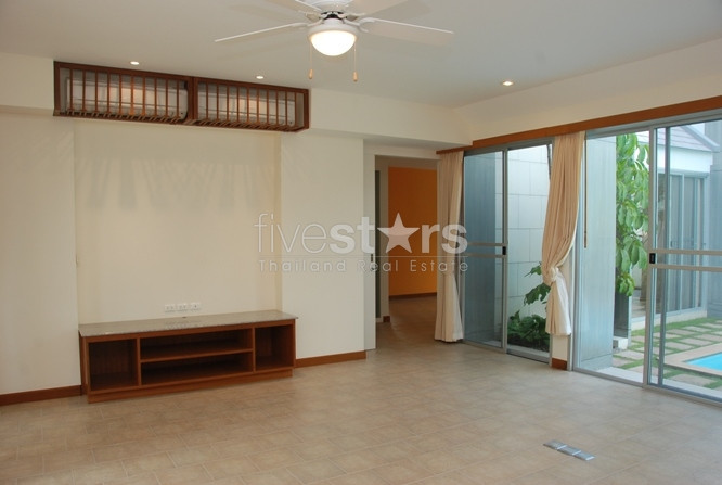 Maison 3 chambres avec piscine à louer proche de l'autoroute Rama 9 et Petchburi/Thonglor, photo 8