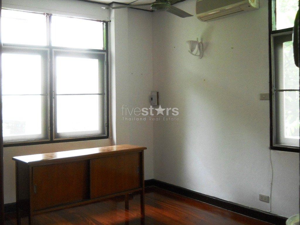 A single house for rent close to BTS Chongnonsee., photo 9