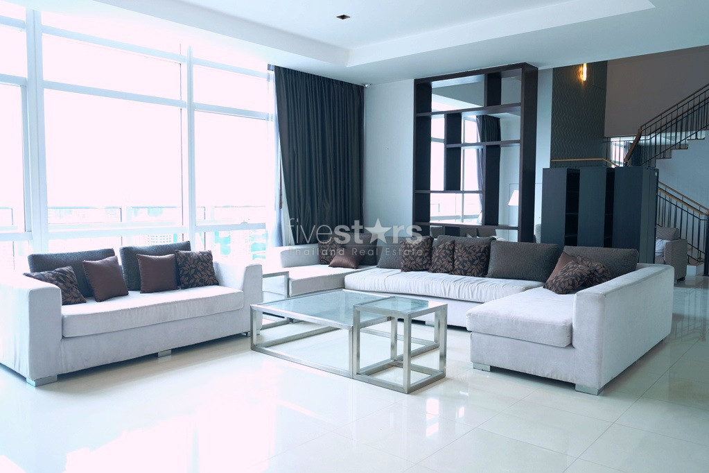 Superbe appartement duplex avec 3 chambres à louer proche BTS Ploenchit