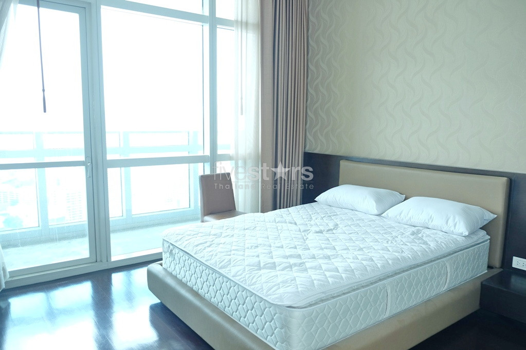 Superbe appartement duplex avec 3 chambres à louer proche BTS Ploenchit, photo 6