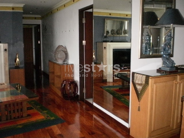 2 bedrooms condo for rent close to BTS Chidlom station, photo 3