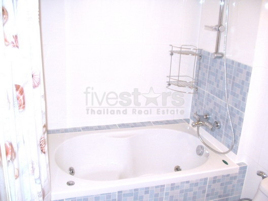 2 bedrooms condo for rent close to BTS Chidlom station, photo 4