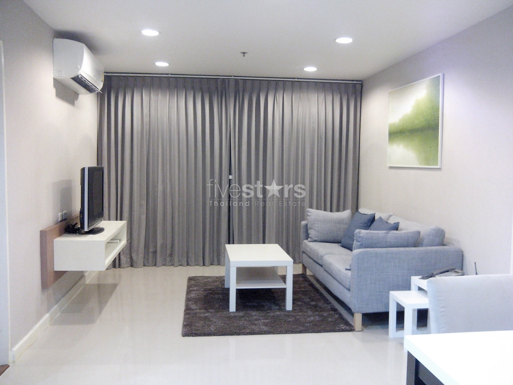 2 bedrooms condo in low rise building near BTS Phromphong station