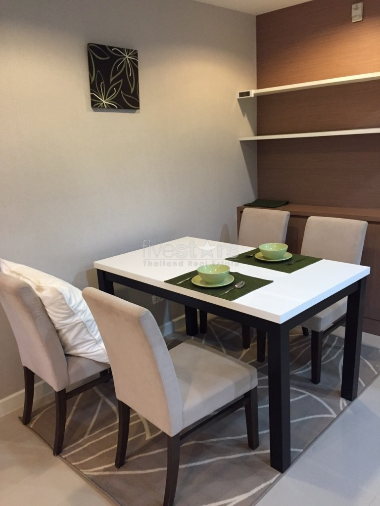 2 bedrooms condo in low rise building near BTS Phromphong station, photo 4