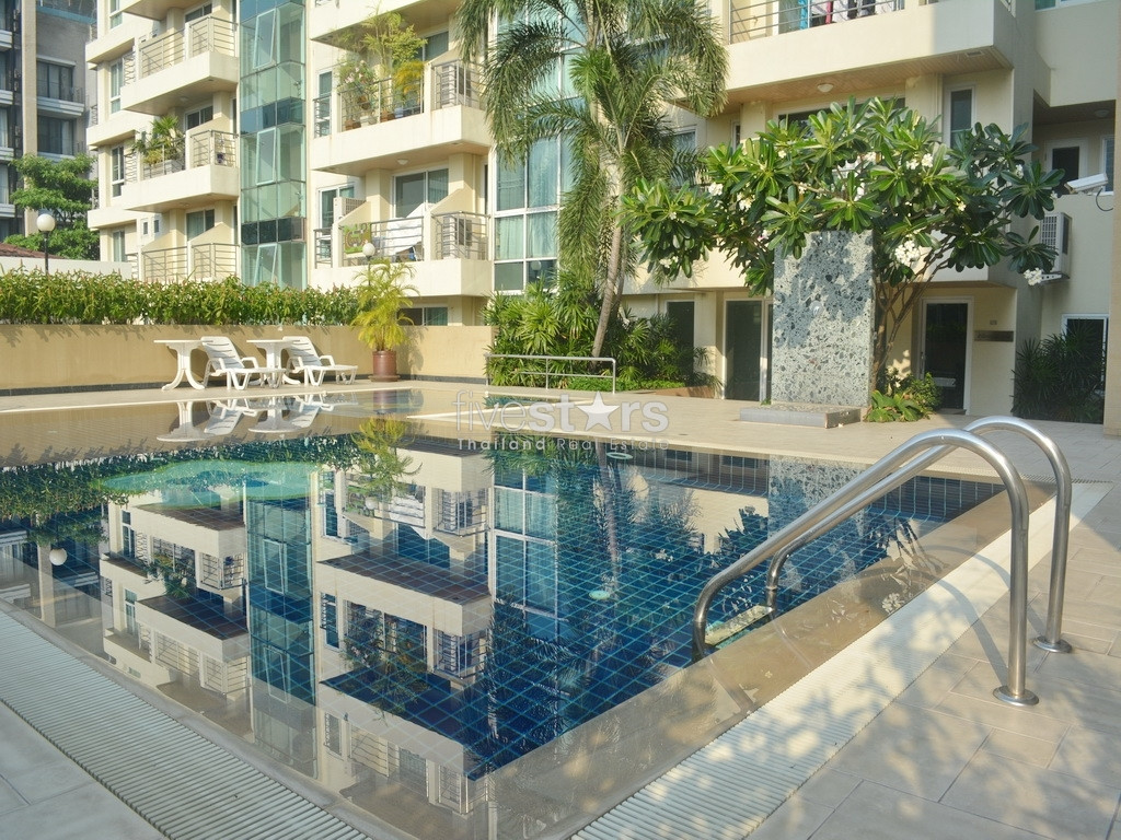 2 bedrooms condo in low rise building near BTS Phromphong station, photo 8