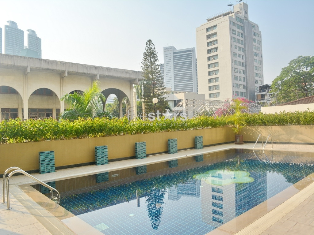 2 bedrooms condo in low rise building near BTS Phromphong station, photo 7