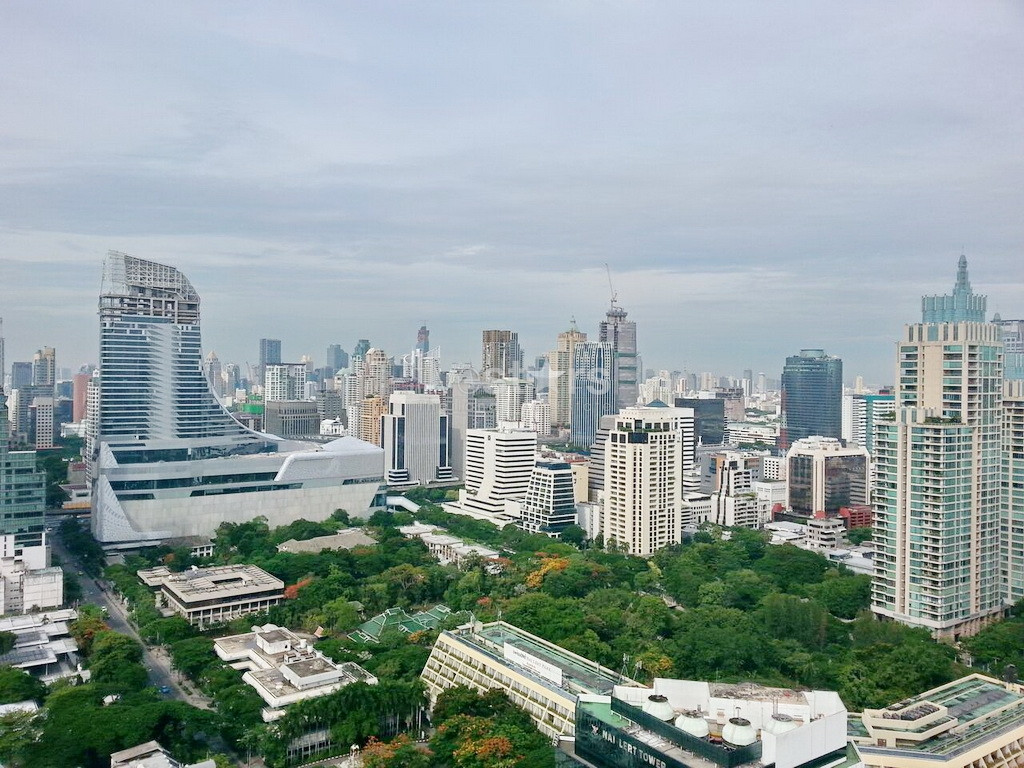 Appartement 2 chambres haut en étage proche BTS Ploenchit