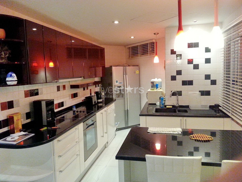 Appartement 2 chambres haut en étage proche BTS Ploenchit, photo 4