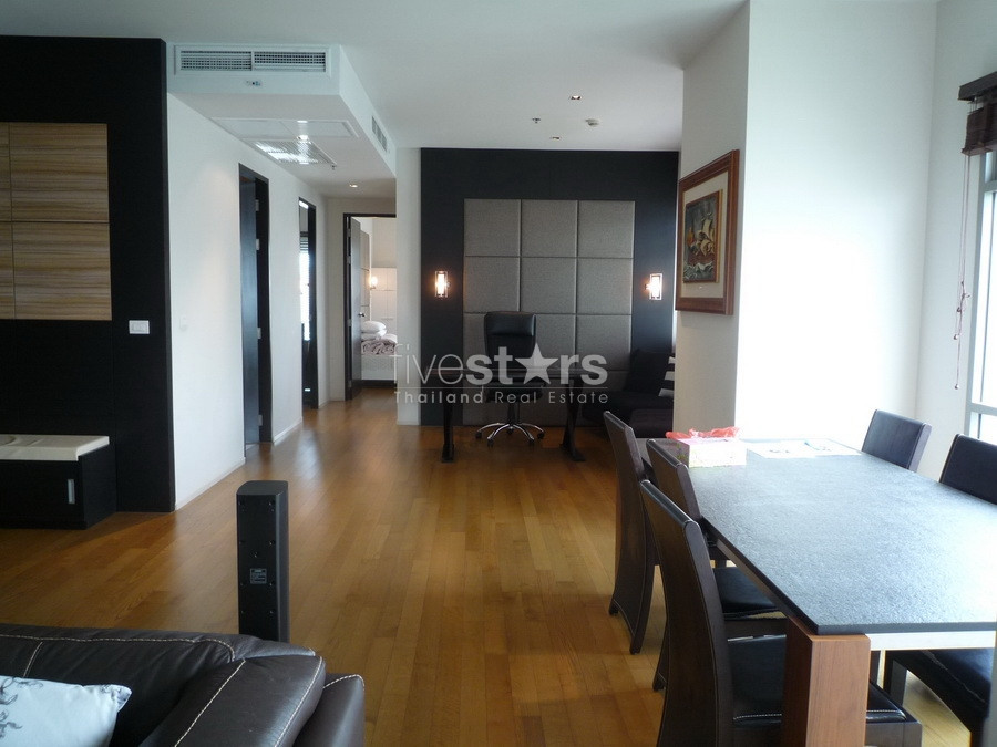 Grand appartement 2 chambres au niveau du BTS Phromphong