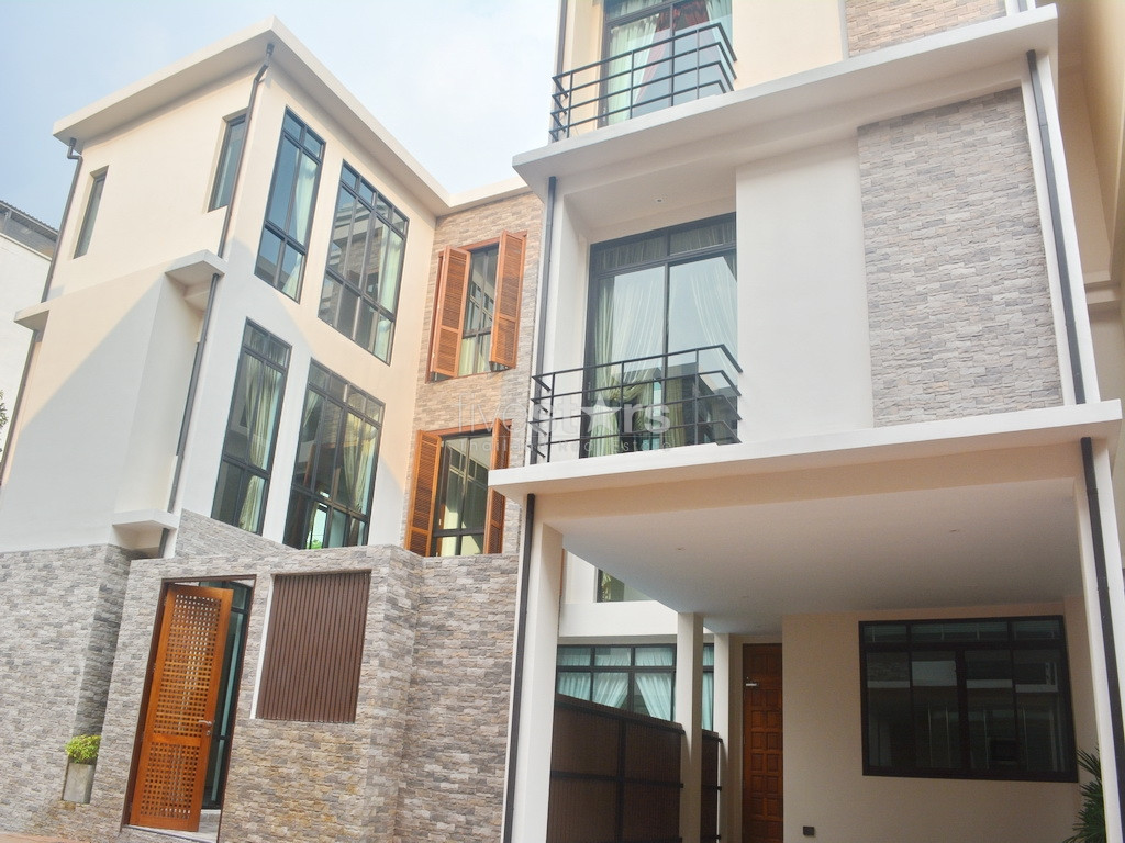 Maison 4 chambres proche parc Benjasiri, BTS Phromphong et mall Emporium