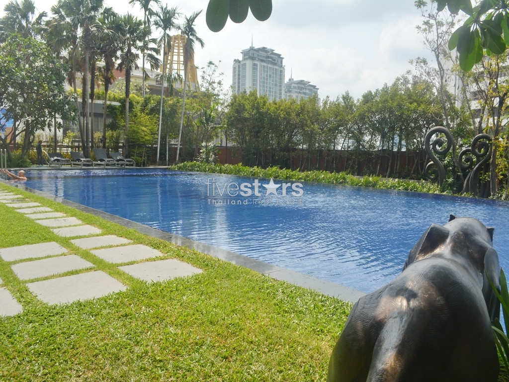 3-bedroom high floor unit close to BTS Ekamai