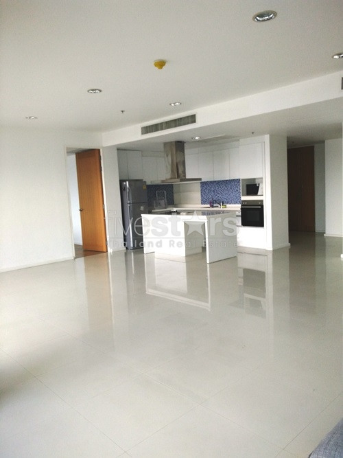 3-bedroom high floor apartment for rent close to BTS Chitlom, photo 2