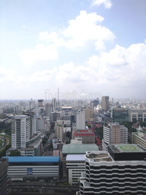 3-bedroom high floor apartment for rent close to BTS Chitlom