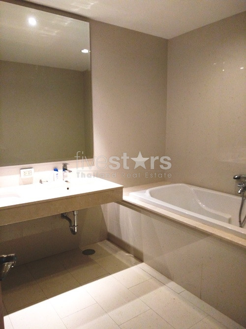 3-bedroom high floor apartment for rent close to BTS Chitlom, photo 7