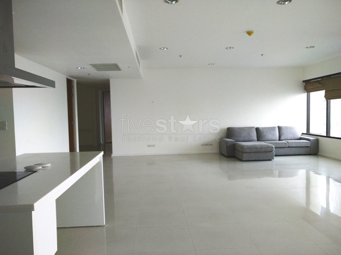 3-bedroom high floor apartment for rent close to BTS Chitlom, photo 3