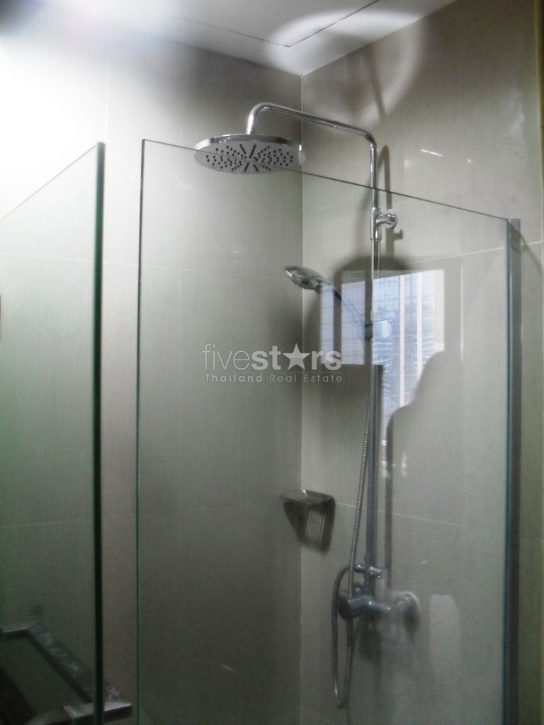 2 bedrooms with nice view in the mid of Rajdamri road., photo 8