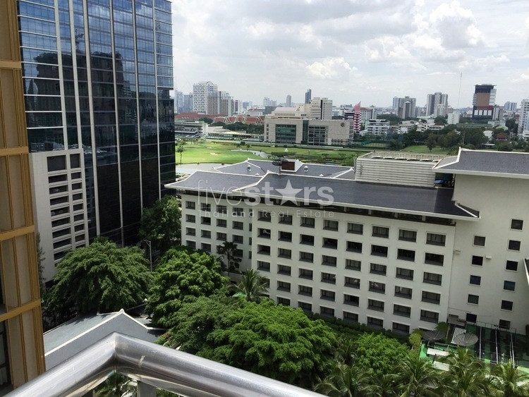 2 bedrooms with nice view in the mid of Rajdamri road.
