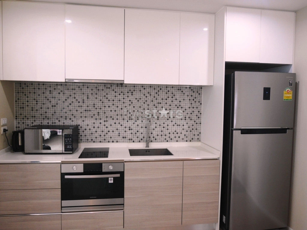 1 bedroom high rise condo in prime location of Asoke