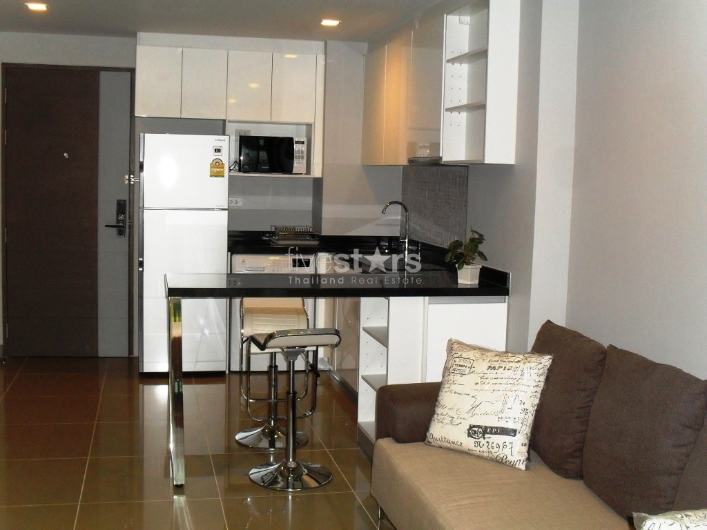 Appartement 1 chambre spacieux proche BTS Phrompong