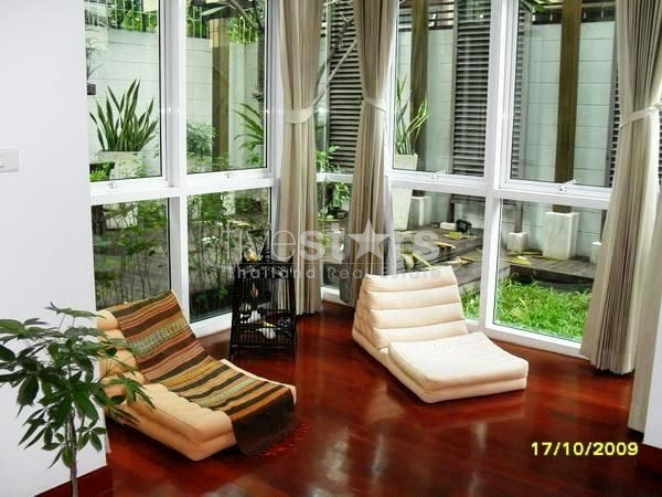 A beautiful duplex 3 bedroom apartment with traditional touches, photo 2