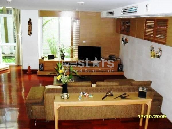A beautiful duplex 3 bedroom apartment with traditional touches, photo 3