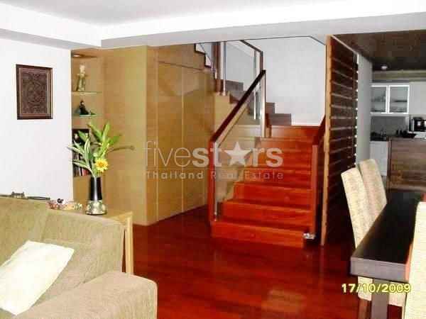A beautiful duplex 3 bedroom apartment with traditional touches, photo 5