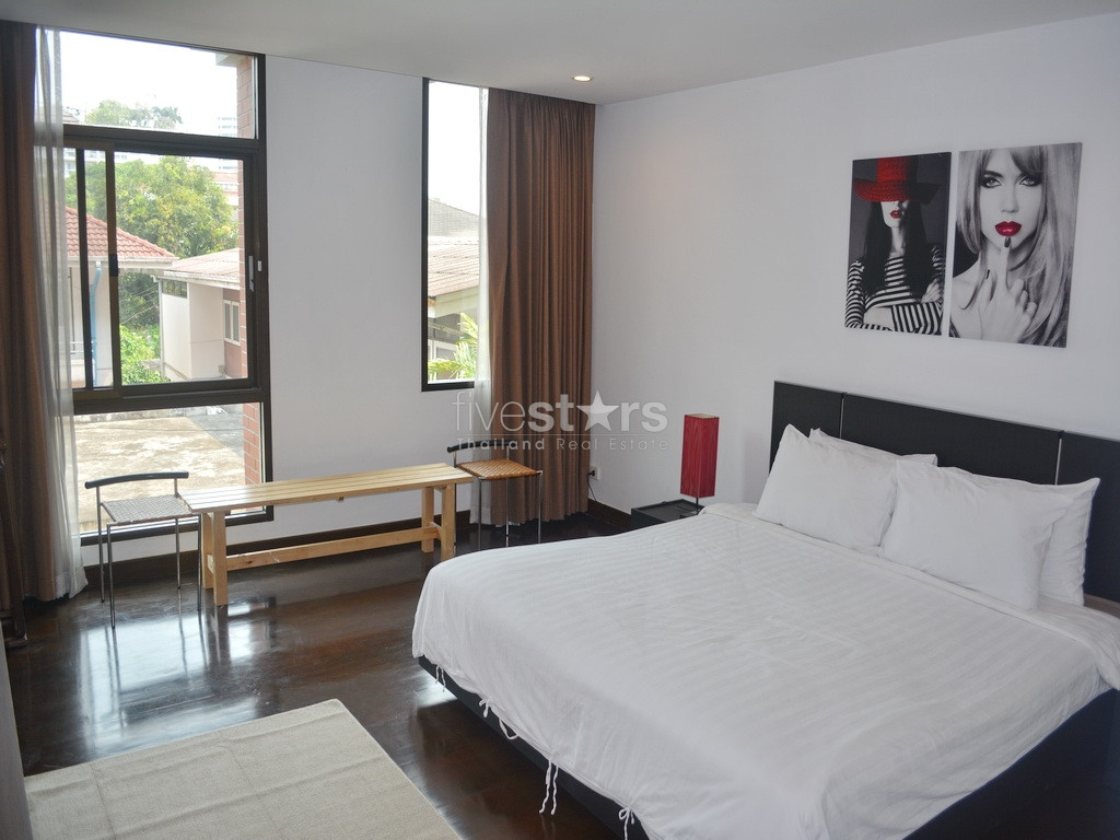 3-bedroom condo in a nice low rise residence close to BTS Ekamai, photo 6