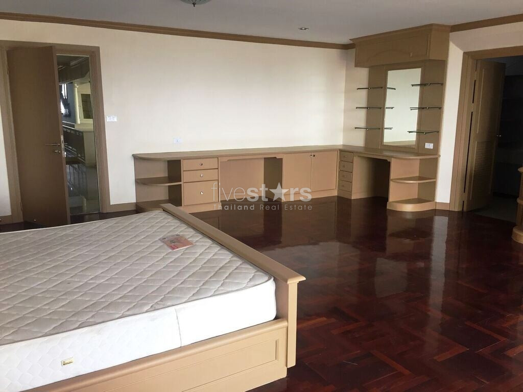 4 bedroom spacious & newly renovated for rent near BTS Ekamai, photo 2