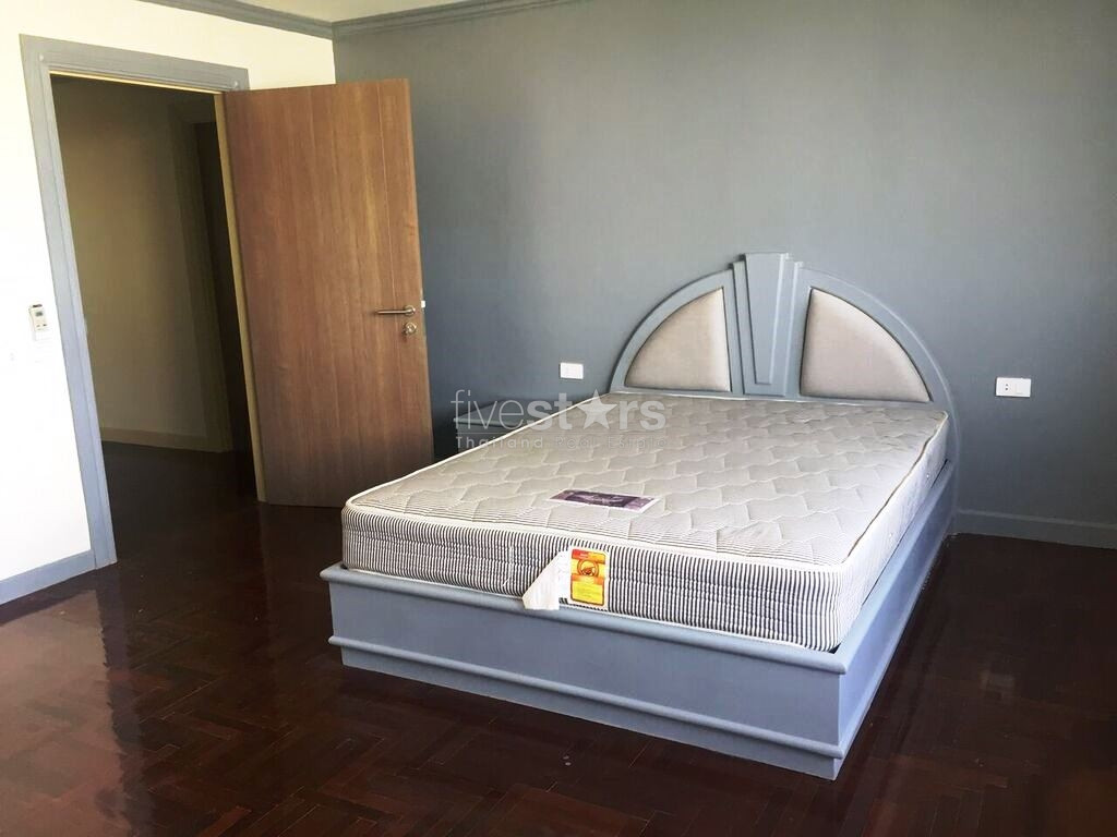 4 bedroom spacious & newly renovated for rent near BTS Ekamai, photo 4