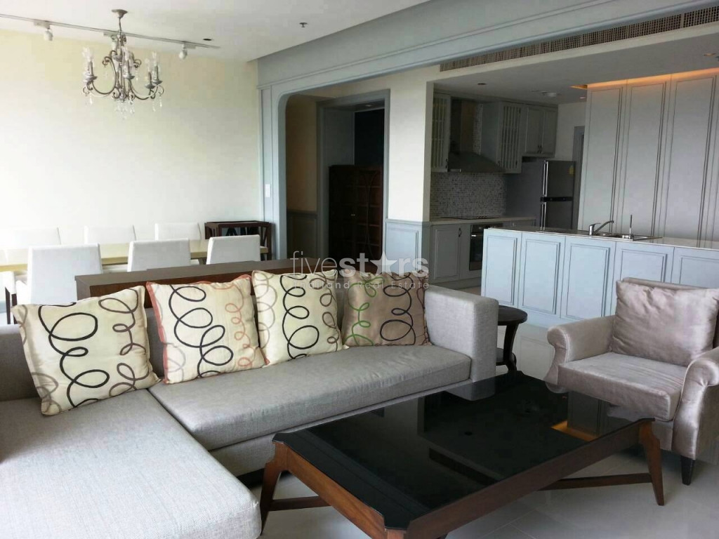 Luxury and tasteful 3 bedroom apartment with all the amenities at doorsteps