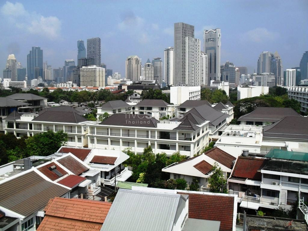 4 bedroom apartment in peaceful location of Sathorn