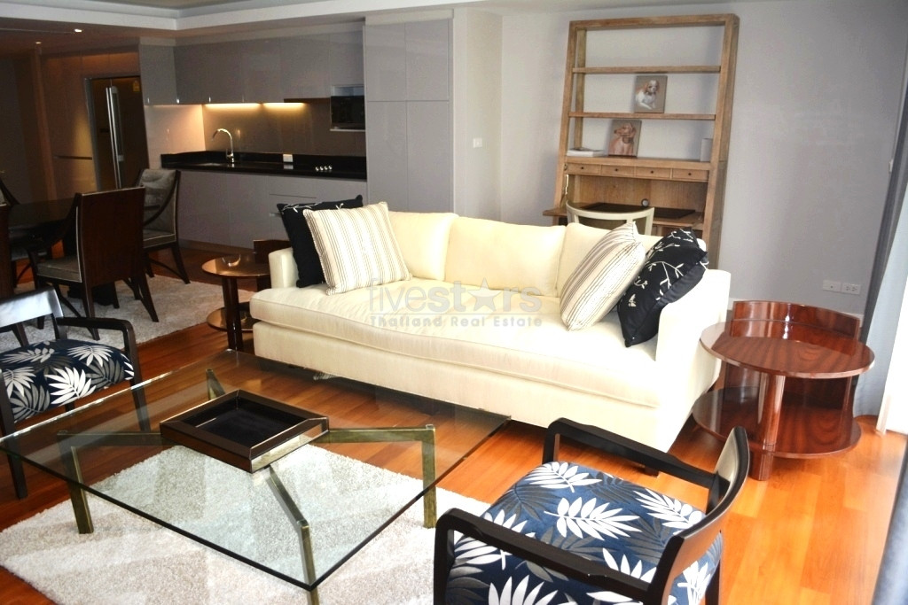 Well styled and curated 3 bedroom apartment near Thonglor BTS station