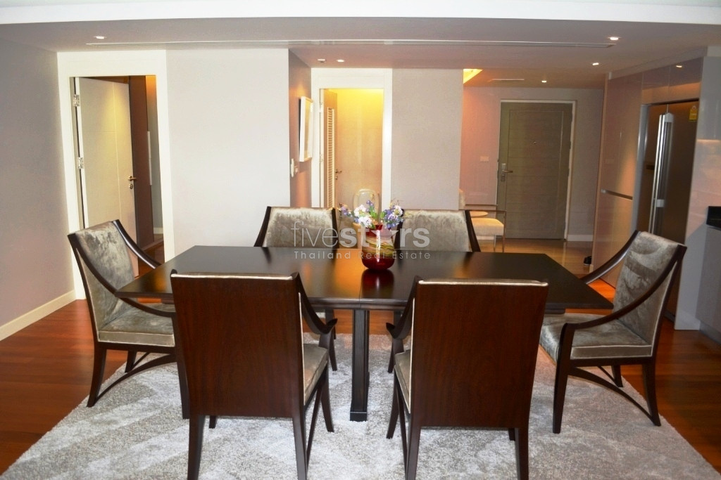 Well styled and curated 3 bedroom apartment near Thonglor BTS station, photo 2