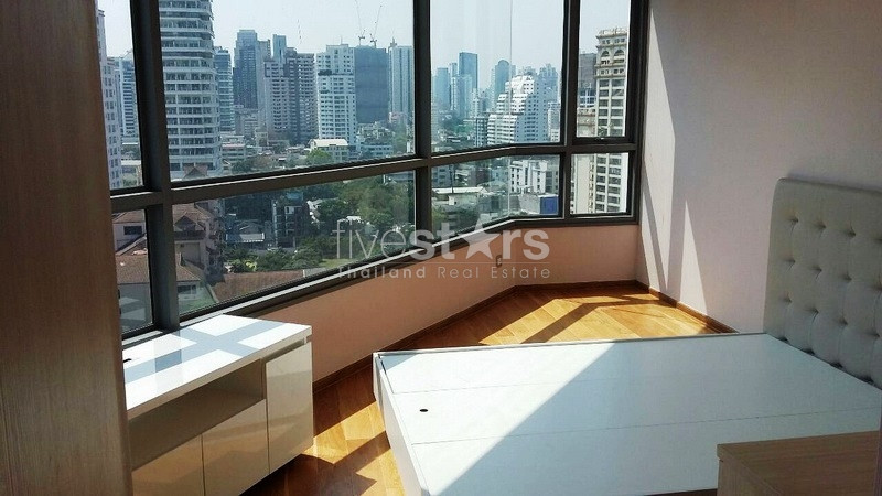 2 bedroom brand new highest floor close to BTS Phromphong
