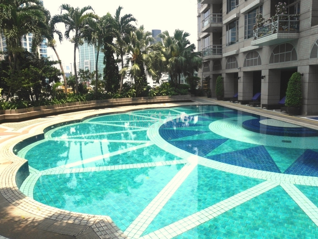 A 2 bedroom condominium in ultimate location of Ploenchit Road, photo 10