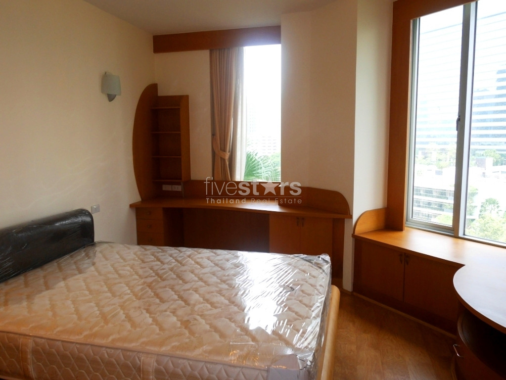 A 2 bedroom condominium in ultimate location of Ploenchit Road, photo 7