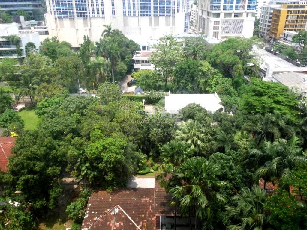 A 2 bedroom condominium in ultimate location of Ploenchit Road, photo 9