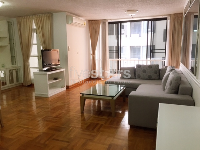 3 Bedrooms spacious for rent close to Chidlom BTS stations