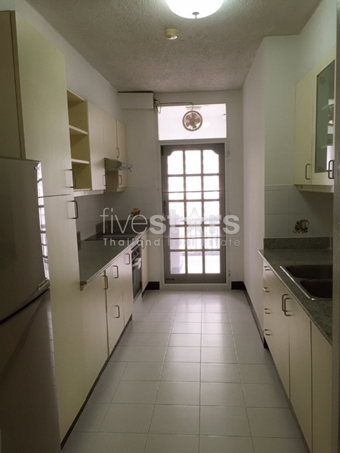 3 Bedrooms spacious for rent close to Chidlom BTS stations, photo 6