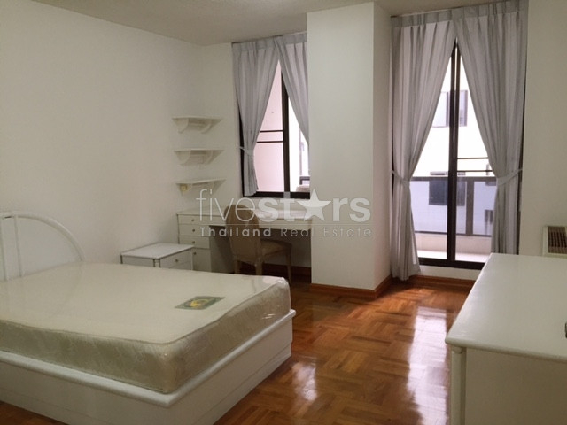 3 Bedrooms spacious for rent close to Chidlom BTS stations, photo 5