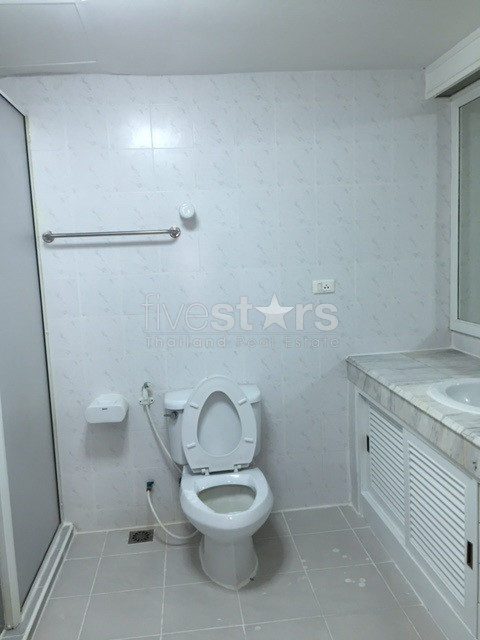 3 Bedrooms spacious for rent close to Chidlom BTS stations, photo 8